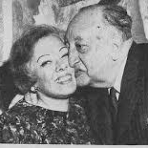 Contrae matrimonio por segunda vez con Blanca Mora y Araujo, con quien pasa el resto de su vida