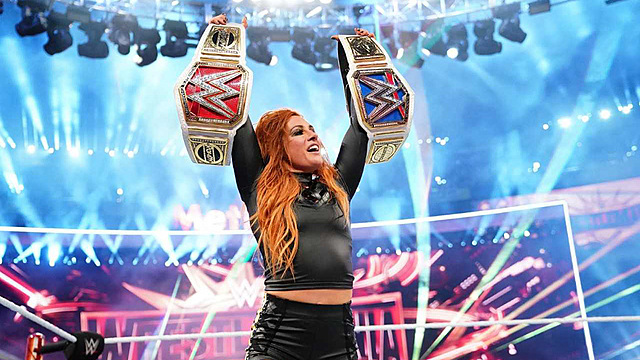 Becky Lynch - fist reing