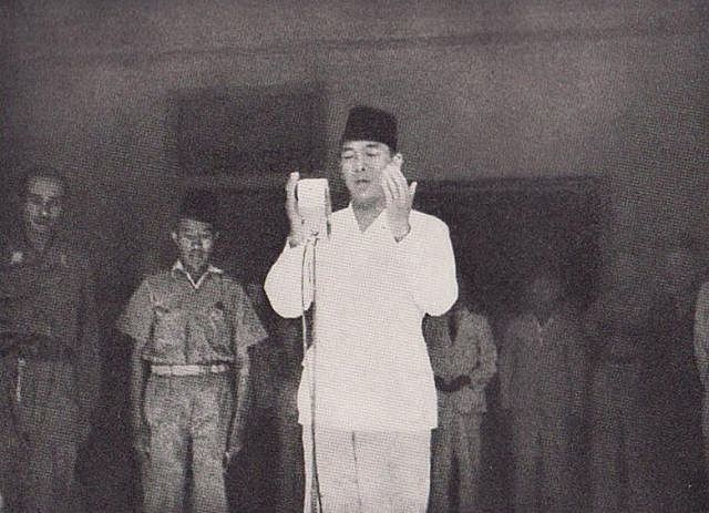 Soekarno roept de onafhankelijke staat Indonesië uit