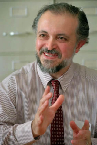 1995. Mario Molina (nacido en México) recibe el Premio Nobel de Química por sus trabajos con los CFC's