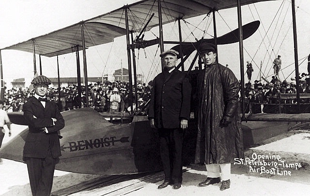 Primer vuelo comercial