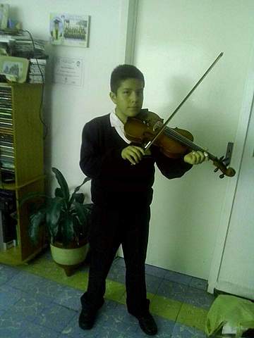 Play violin