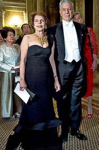 Cónyuge: Julia Urquidi