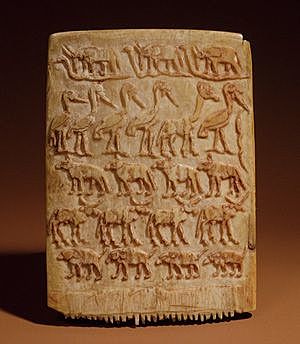 Art develops during the pre-dynastic period in Egypt