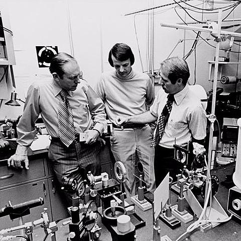 Corning Glass patenta la fibra óptica