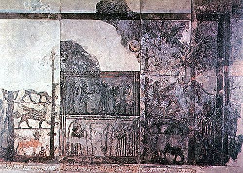 Hammurabi destroyed a palace that was decorated with wall paintings and stone statuary