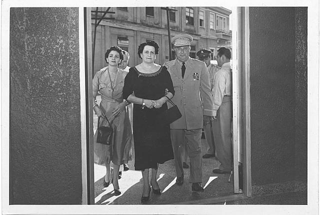 Objetivos Feministas presentados ante Anastasio Somoza y su esposa Salvadora Debayle por Toledo