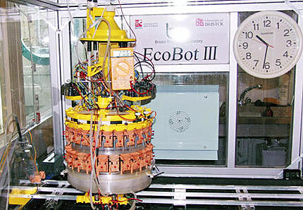 2010 Ecobot III:Ce robot possède un système digestif assez proche du notre, pour produire sa propre énergie. Que ce soit de la viande pas fraiche (comme Ecobot II), des végétaux, ou même de l’eau sale, il peut les digérer.