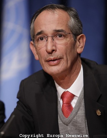 Álvaro Colom gana poder en la elección