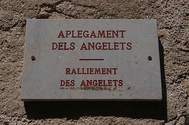 S'inicia la revolta dels Angelets de la terra.