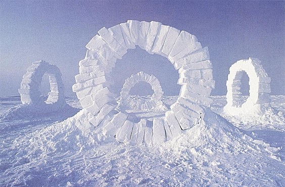 Clara - L'éphémère et la trace - Andy Goldsworthy, "Touching North", 22 au 24 avril 1989 au Pôle Nord (3m, glace)