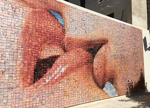 El món neix en cada besada