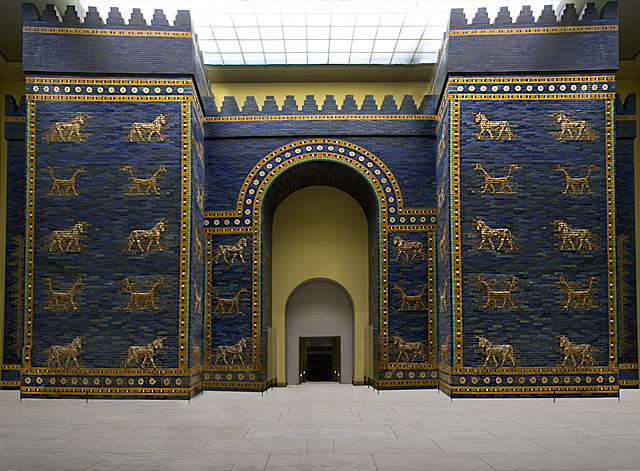 Porta di Ishtar-mattoni colorati e smaltati-porta d'accesso dotata di cinta muraria-Berlino,Pergamonmuseum