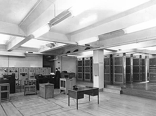 LEO I  – İlk İş Bilgisayarı