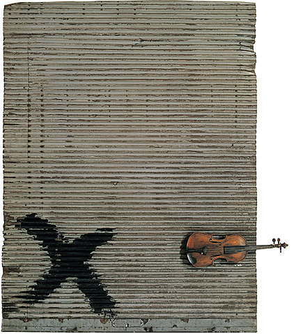 Porta metàl•lica i violí