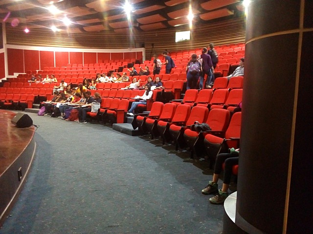 Ingreso al auditorio de la Ciencia (8:37 a.m.)