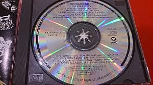 Se lanzan al mercado los CD.