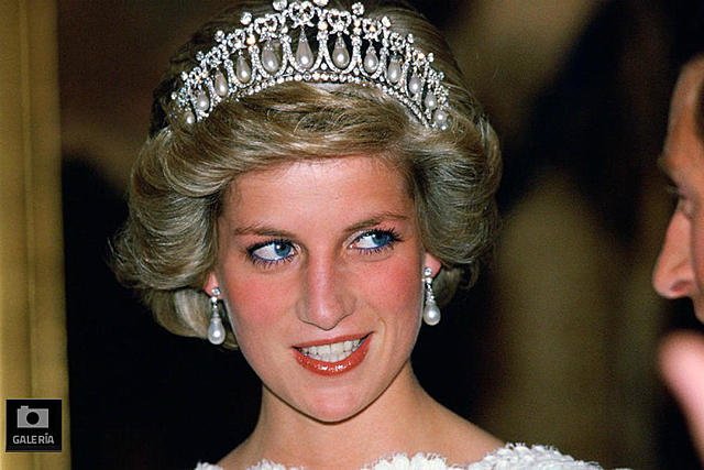 Restitución de la Tiara de los Enamorados de Cambridge