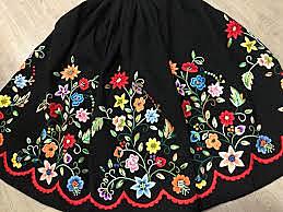 Refajos, faldellines, capas