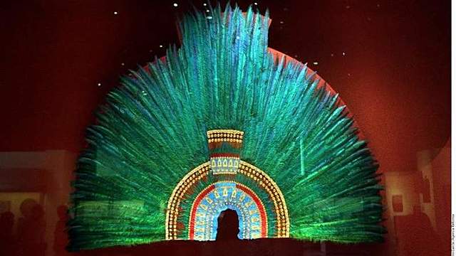 TEXTIL Y ARTE PLUMARIO