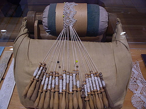 Telas  de oro y plata, encaje de bolillo