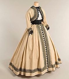 Mujeres vestido ampón con crinolinas y acinturado, Mantillas de encaje