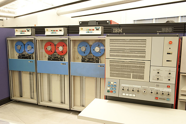 Aparece el IBM 360.