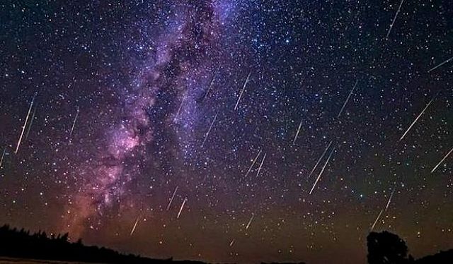 PRIMERA LLUVIA DE METEORITOS