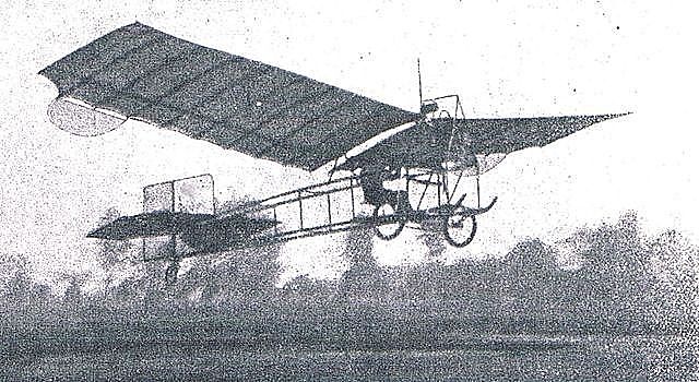 vuela  por primera vez un avión metálico