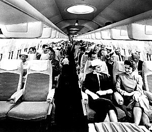 "INICIOS DE LOS VUELOS COMERCIALES"
