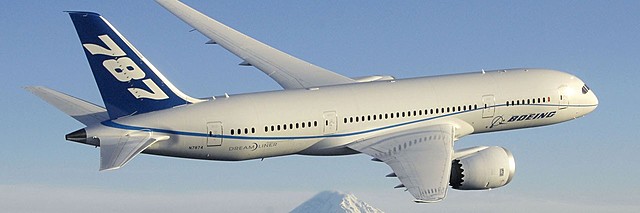 Primer avión construido con compuestos