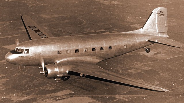 Se estrena el Douglas DC-3