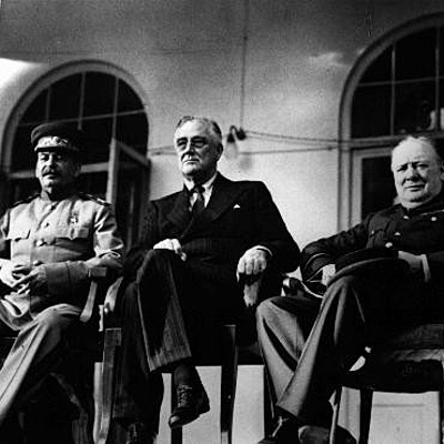 Timeline: Aún afectado por la enfermedad, Franklin salió de su retiro para el cargo de gobernar New York, ganando la elección con un importante éxito, a partir de 1938