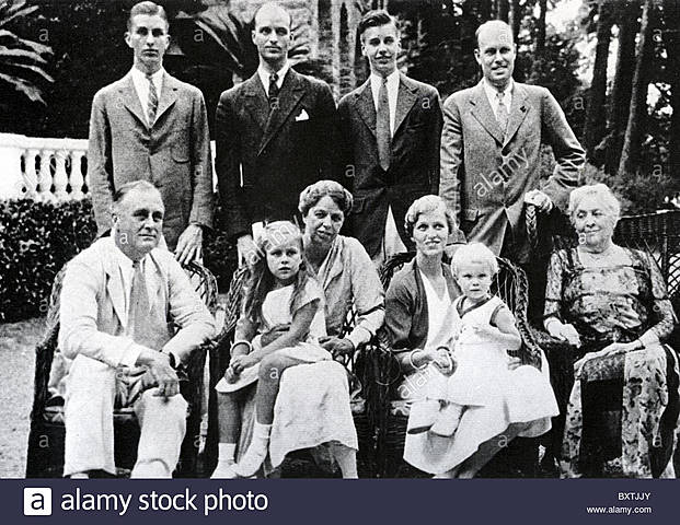 Franklin se casó con Eleanor el 17 de marzo de 1905. Franklin y Eleanor tuvieron seis hijos, Anna Eleanor, James, Franklin Delano, Jr, Franklin Delano Jr. y John Aspiwall.