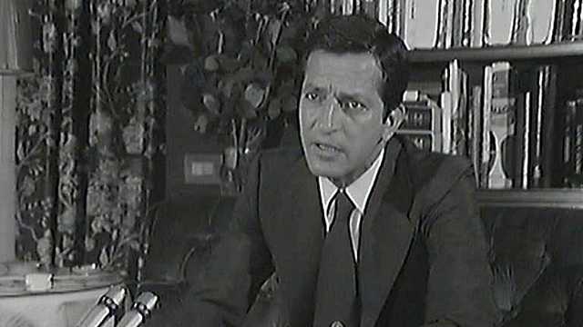 Primer trabajo renumerado para Adolfo