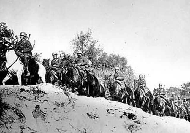 Italy invades Greece