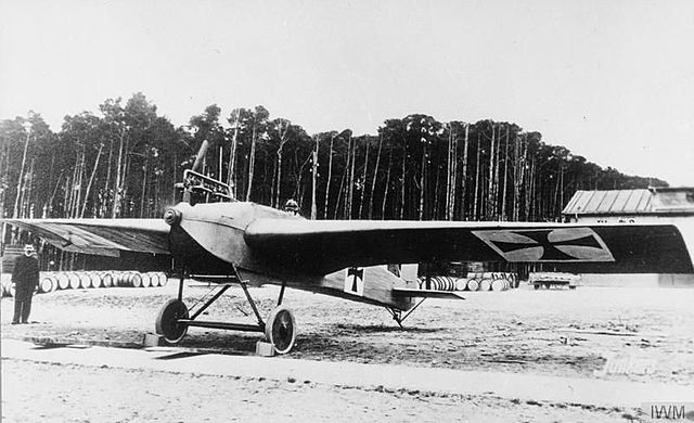 Primer avion construido a base de metal