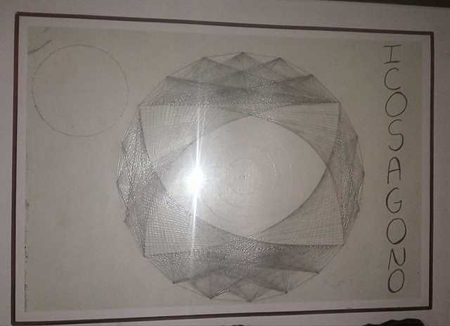 Angie realiza una construcción geometrica