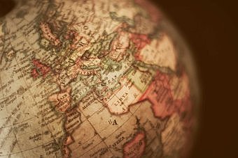 1570 to 1596 Queen Elizabeth is about to die. Travels and the discovery of other lands.