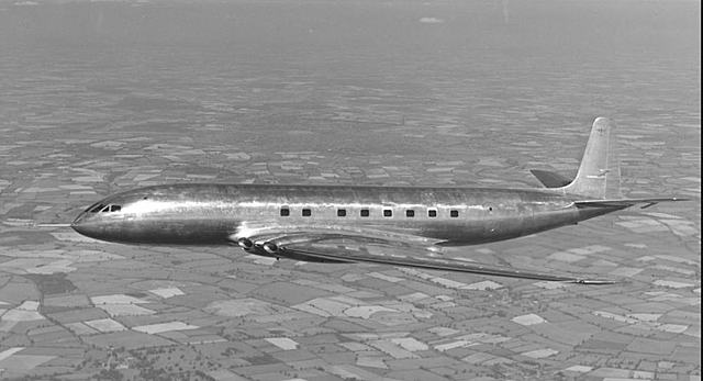 Primer avión comercial a reacción