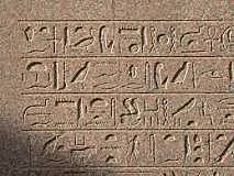 Escritura cuneiforme y jeroglífica