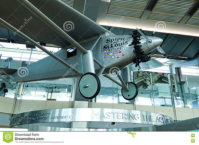 Charles Lindbergh y su monoplano de un solo rotor