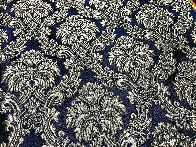 Bordados, brocados, damascos y ostentación