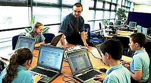 Se empieza a utilizar el internet en la educación