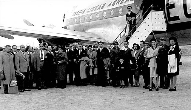 primer Avión de vuelo Comercial