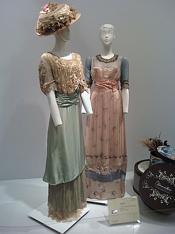 Revolución industrial, la llegada de telares de vapor y máquinas de coser