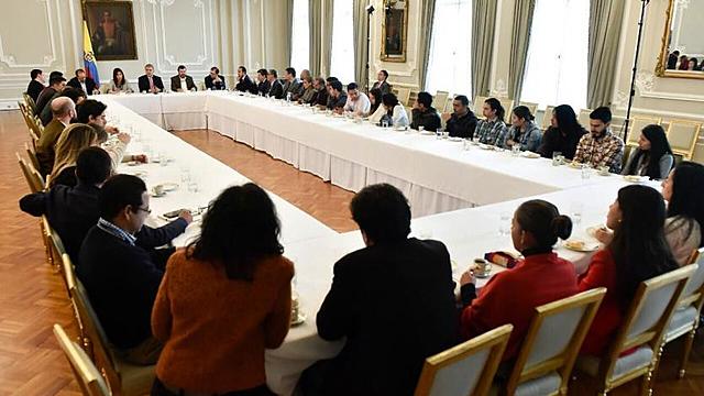 LOGRO SIGNIFICATIVO DE LOS ESTUDIANTES ANTE EL GOBIERNO