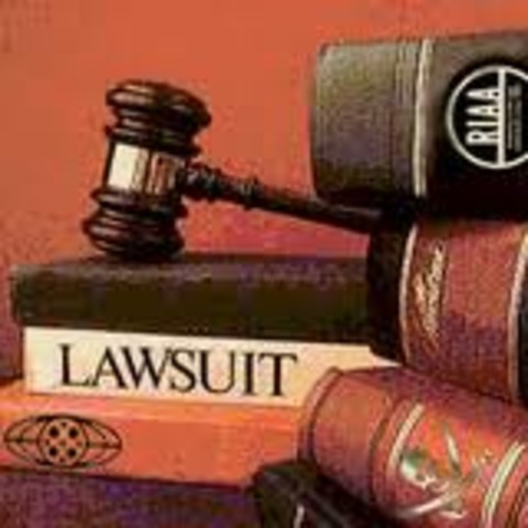 ConnectU files a lawsuit against Zuckerberg and other Facebook founders