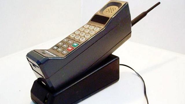 Primer teléfono móvil