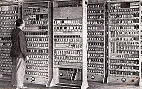 PRIMER ORDENADOR ELECTROMECANICO